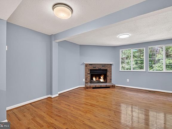 3rd image of 6844 Heatherway Ct