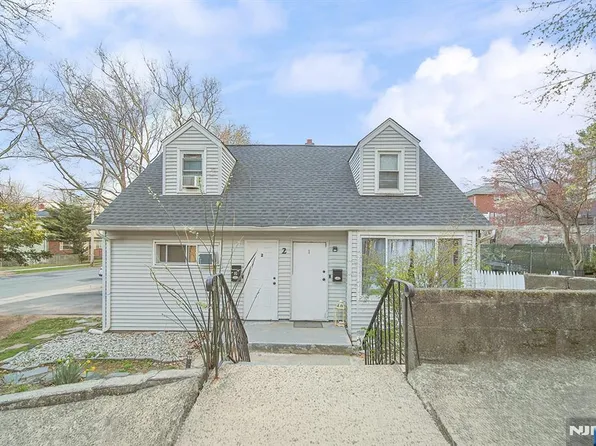 2 Elizabeth St, Ridgefield, NJ 07657