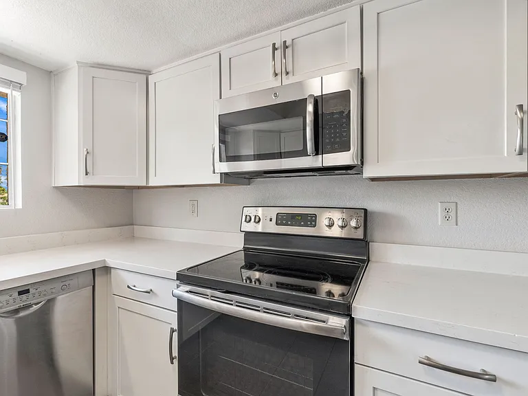505 S Farrell Dr #D20 — Photo 13