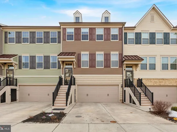 416 Tall Oaks Dr, Warminster, PA 18974