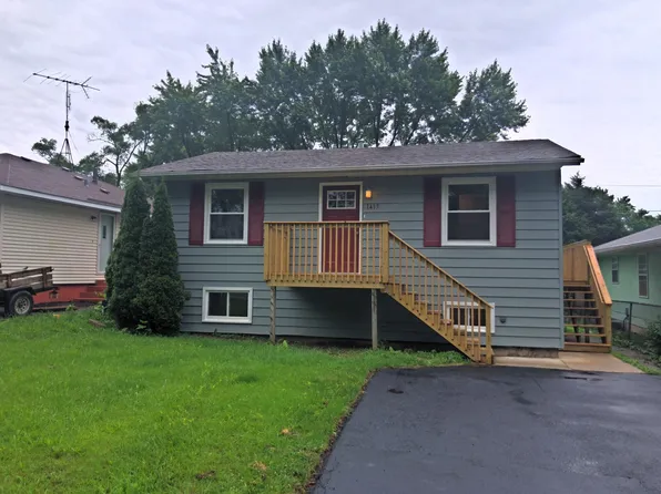 1417 Barberry Ln, Round Lake Beach, IL 60073