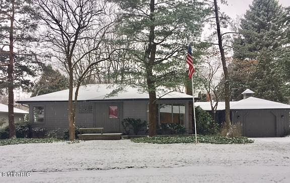 2nd image of 1751 Woodcliff Ave SE