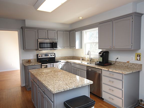 4th image of 4430 Satinwood Dr