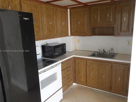 5th image of 2450 NE 135th St APT 207