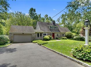 6 Rochambeau Dr, Hartsdale, NY 10530