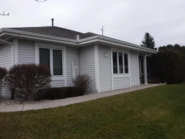 468 Hartford SQUARE, Hartford, WI 53027