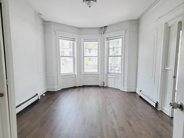 133 Boyd Ave #1L — Photo 5