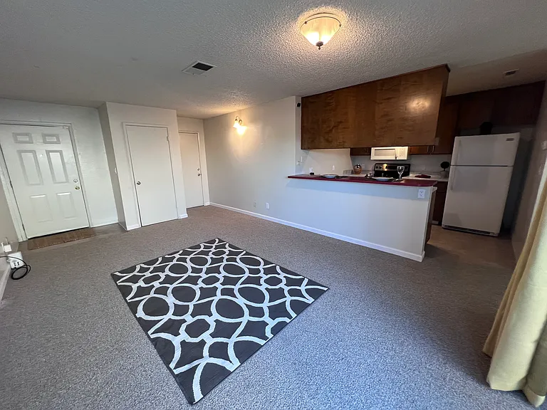 2134 Union Ave — Photo 4