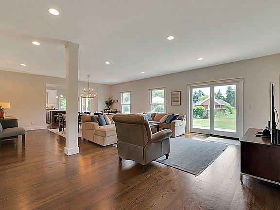4th image of 450 Stirling Woods Ln