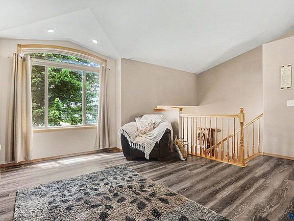 3rd image of 7404 W 66th St