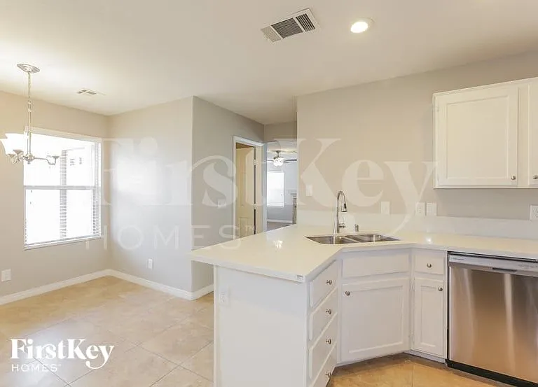 2100 Storkspur Way — Photo 5