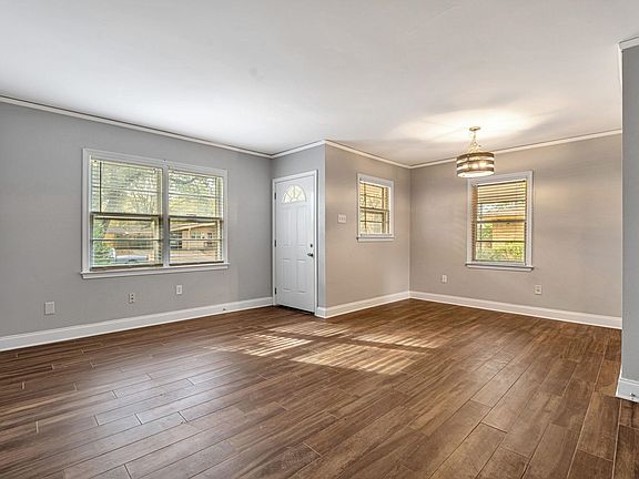 5th image of 1302 Dogwood Dr