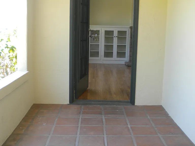 1217 E Cota St #A — Photo 4