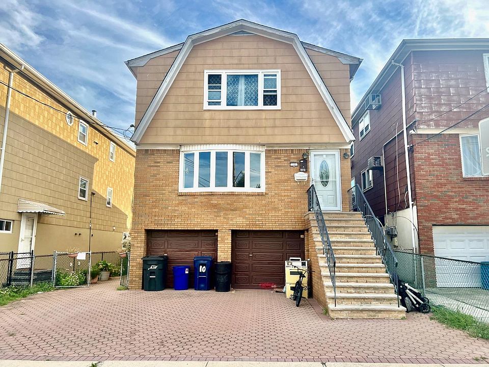 1 Driveway Parking Space on the Lefthand Side