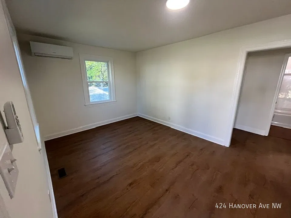 424 Hanover Ave NW