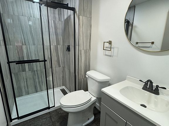 4th image of 534 Lee St #9