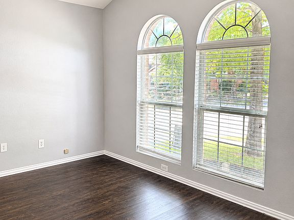5th image of 437 Grant Ln