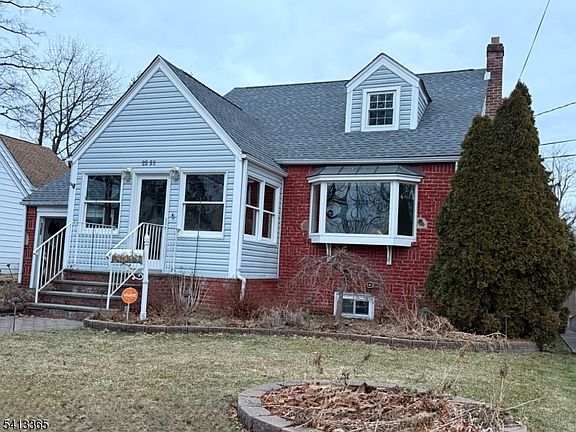 2nd image of 2255 Morrison Ave