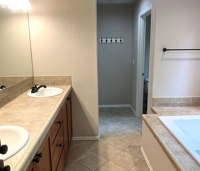 1008 SE Bacarra St — Photo 26