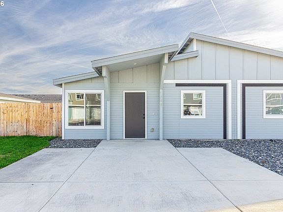 2nd image of 1044 NE Emerald Dr