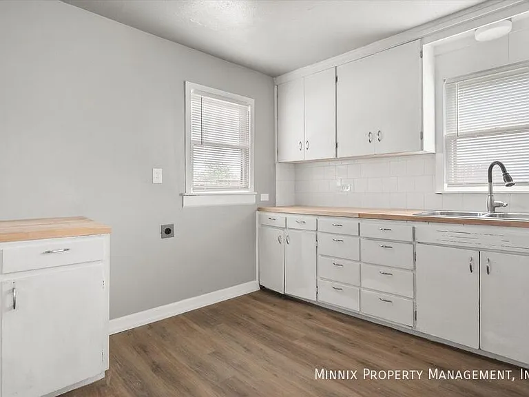 1302 Avenue E #1 — Photo 18