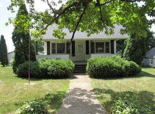 206 3rd St SE, Hopkinton, IA 52237