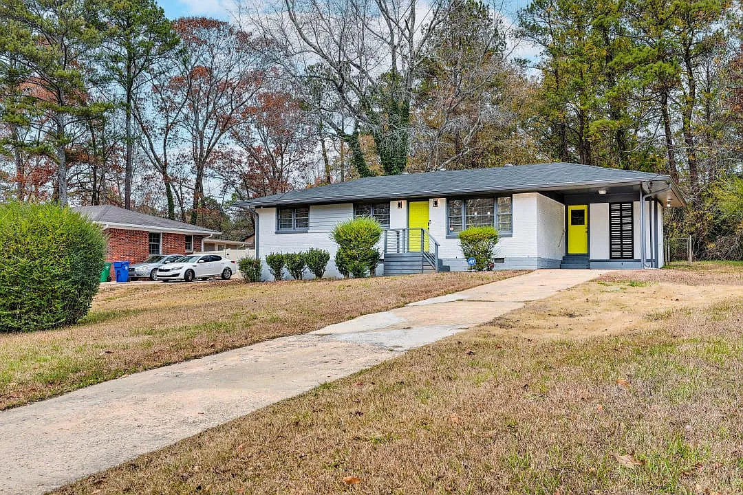 3 bed, 1100 sqft, $2,199 — Photo 3