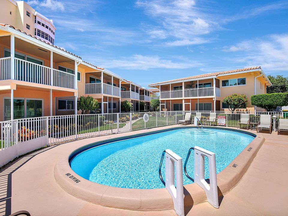 Swimming pool & sundeck