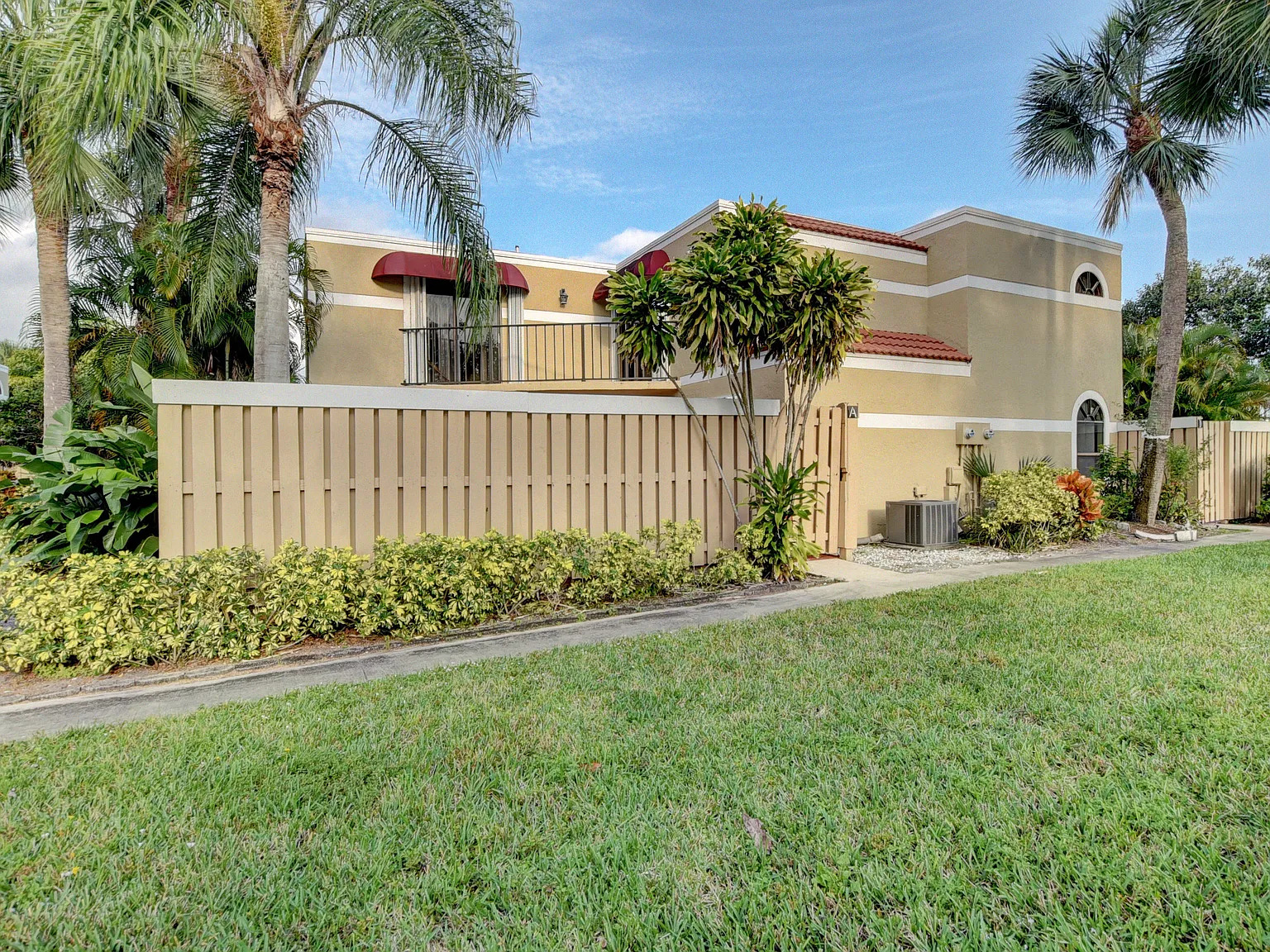3 bed, 1326 sqft, $2,600 — Photo 1
