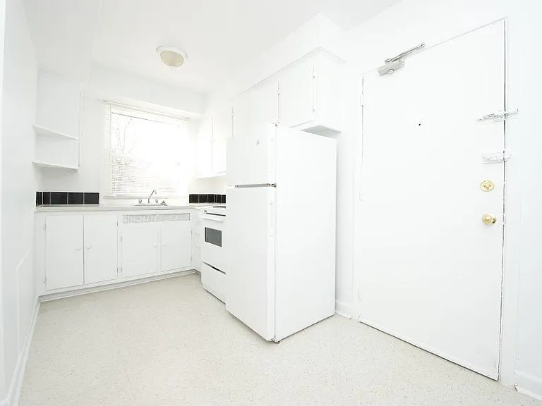 358 McArthur Ave — Photo 24