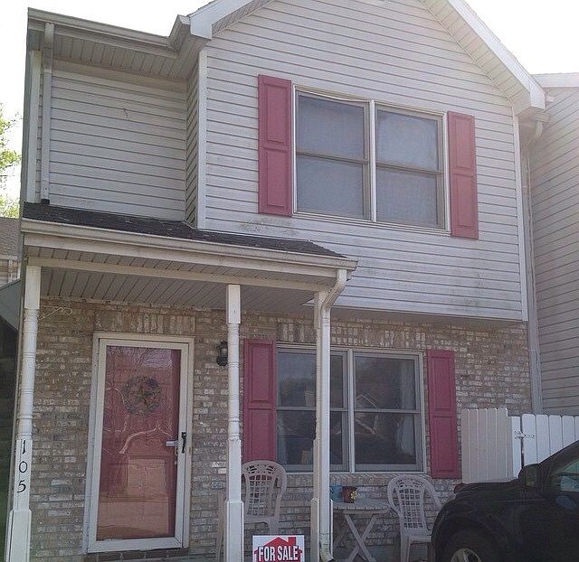 1st image of 105 Park Place Ct