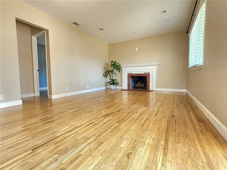 4919 Louise Ave — Photo 6