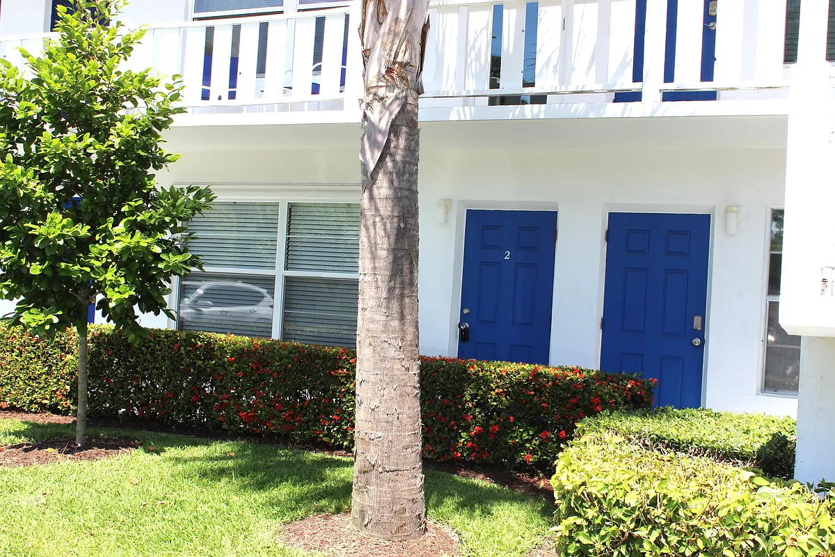 Building Photo - 2929 SE Ocean Blvd #B2