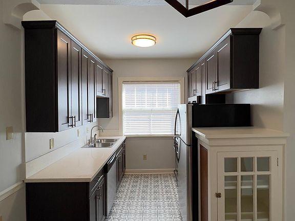 5th image of 418 E 6th St #F
