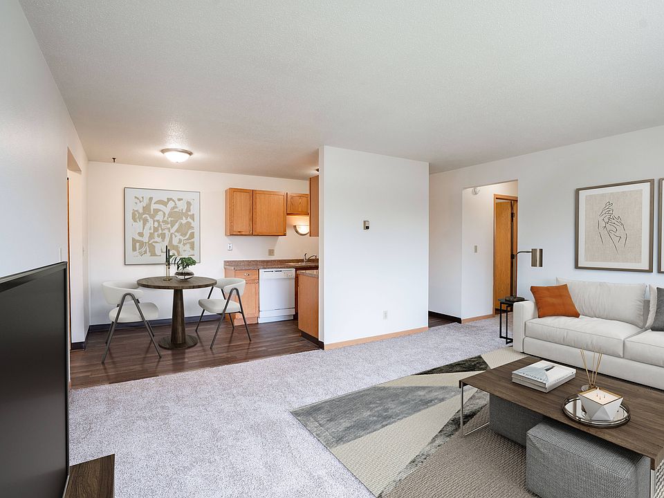 West Fargo, ND Saddlebrook Apartments | 21B | Living
