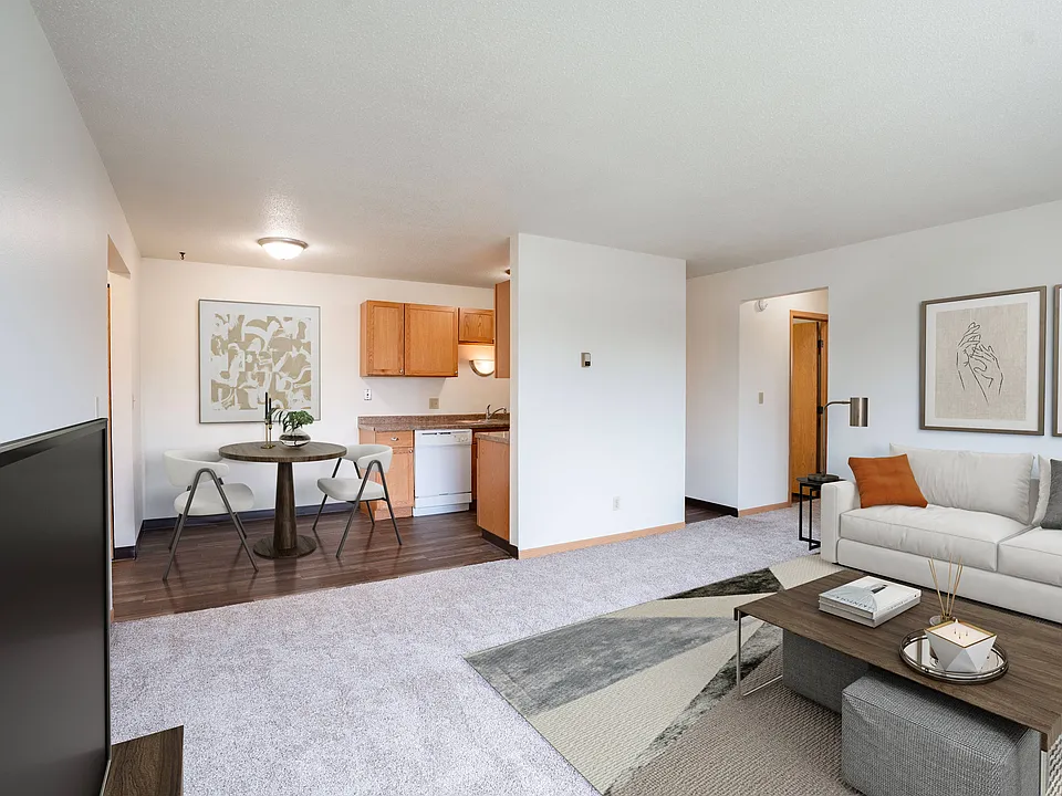 West Fargo, ND Saddlebrook Apartments | 21B | Living