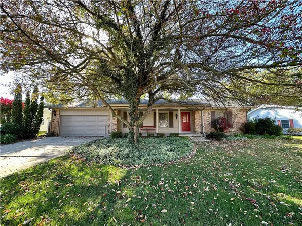 421 Crescent Dr, Mattoon, IL 61938