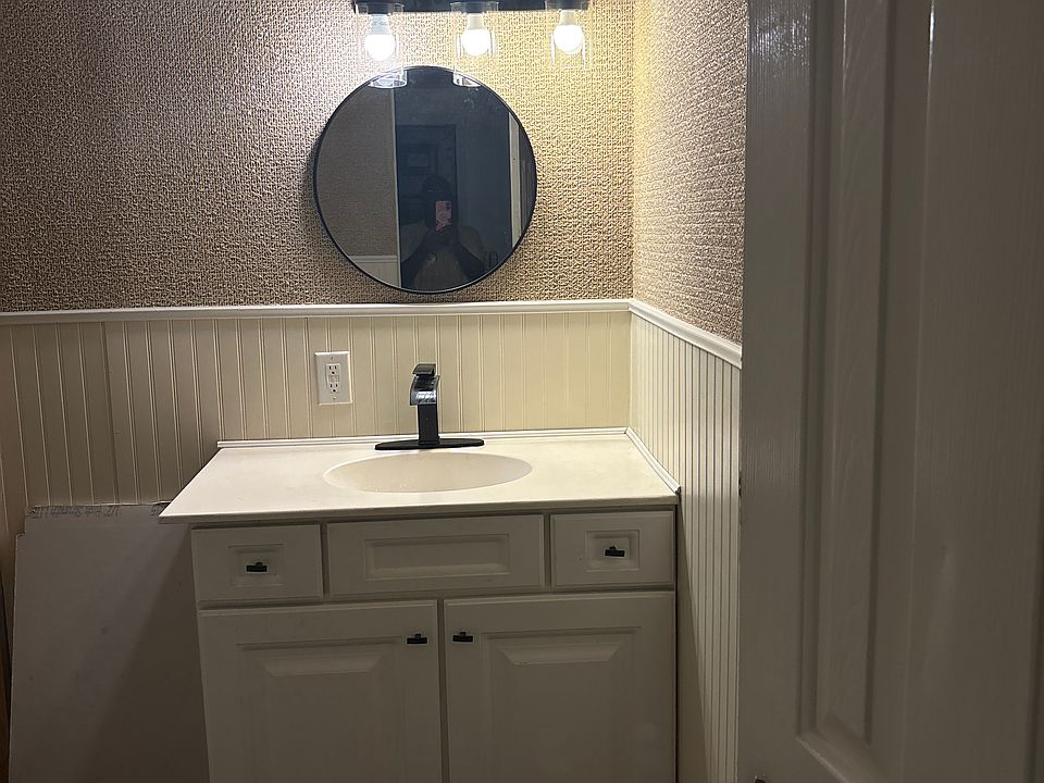 1st image of 88 Abbey Ln