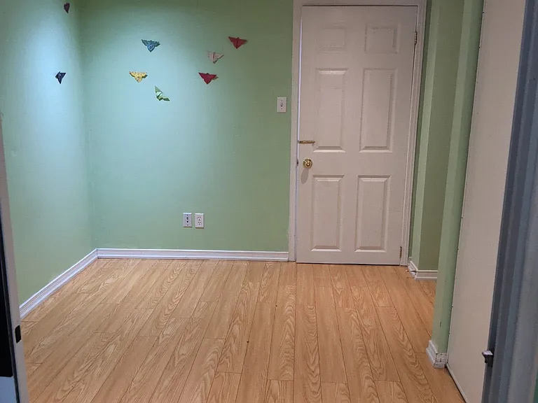 1206 Prestonwood Cres #BASEMENT — Photo 2