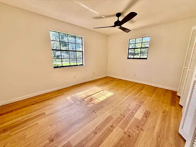 860 N Kansas Ave — Photo 15