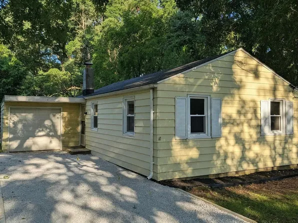 55405 Glenn Rd, South Bend, IN 46628