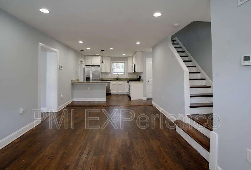 3 bed, 1.5 bath, 1617 sqft, $2,695 — Photo 3