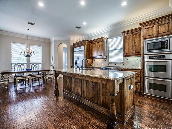 4th image of 1324 Thornwood Dr