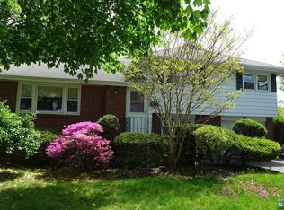 55 Highview Ave, Bergenfield, NJ 07621