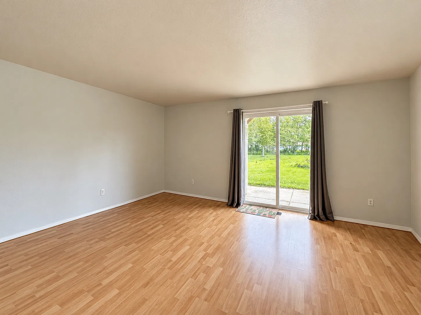2 bed, 1100 sqft, $1,900 — Photo 2