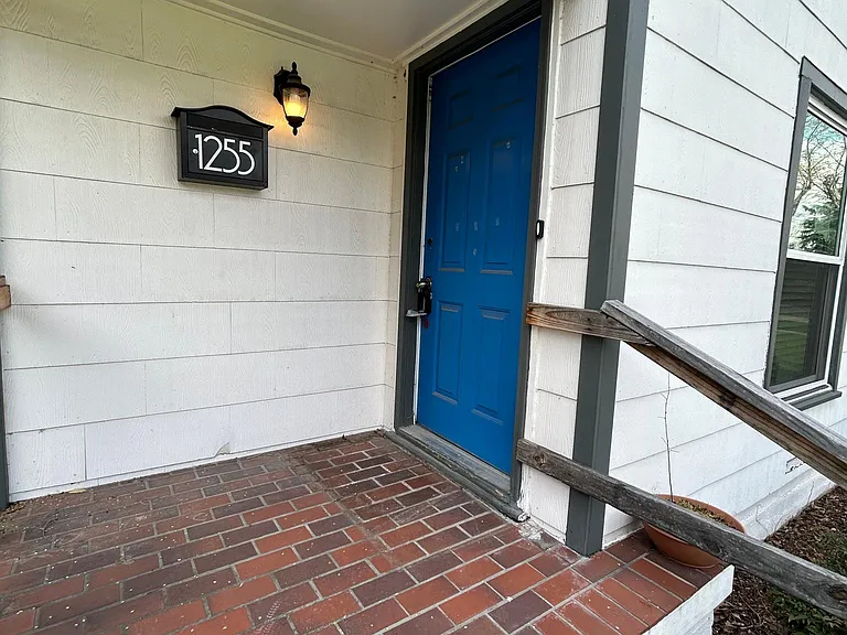 1255 San Patricio Dr — Photo 2