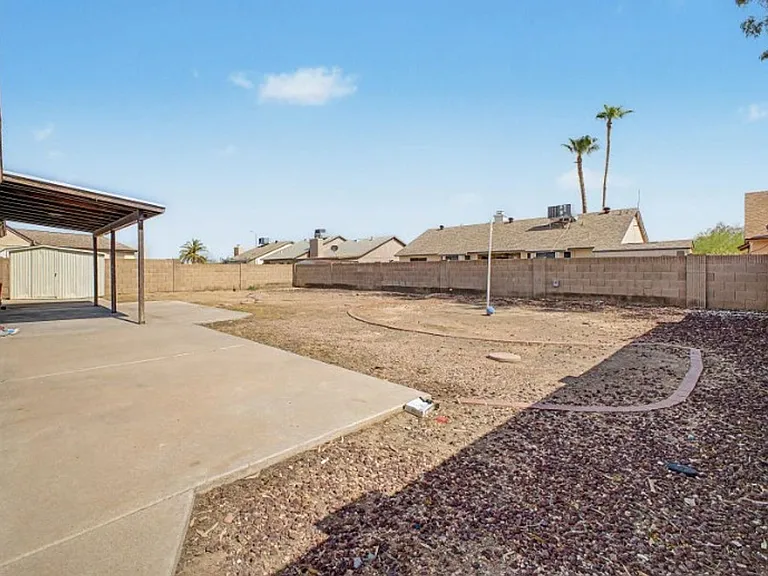 10719 W Vista Ave — Photo 27