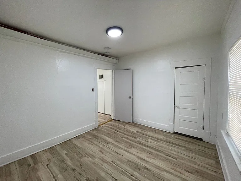 1523 E 4th Ave — Photo 7