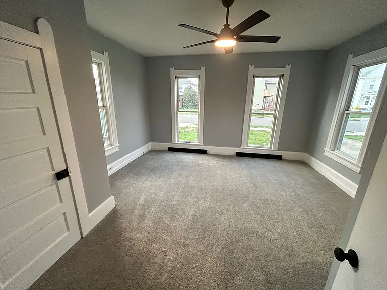 115 Center St NW #A — Photo 4