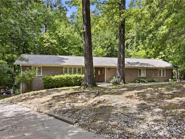6 Hidden Valley Ct, Greensboro, NC 27407
